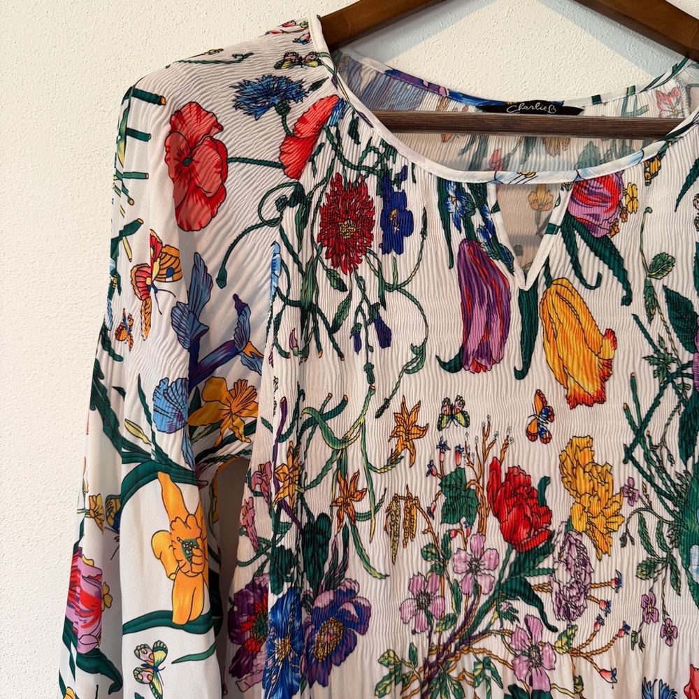 Charlie B Flowy Spring Floral Blouse Ruched Keyhole Front Semi Sheer Size L - Picture 2 of 8
